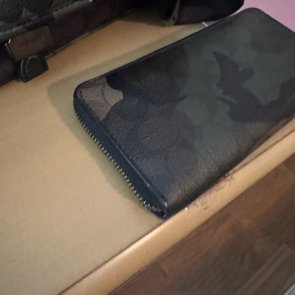 Coach Camouflage Messenger Bag and Coach Zippy Wallet - Picture 11 of 15